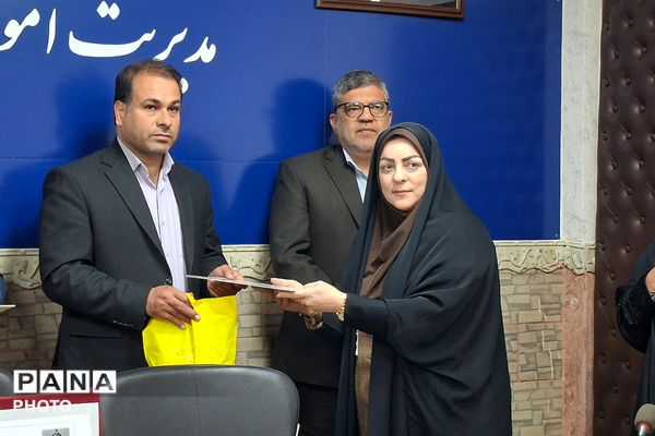 قدردانی از مربیان و مدیران منتخب طرح‌های آموزشی کودکستان‌های شهرستان قرچک