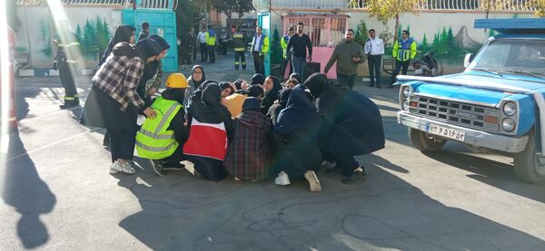 نواخته شدن بیست و ششمین زنگ نمادین استانی مانور زلزله در مدرسه شاهد ظهور آموزش و پرورش ناحیه یک