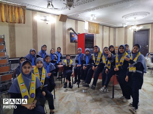 مراسم تقدیر و تشکر از دانش آموزان برتر درسی، اخلاقی و نماز جماعت در دبیرستان دخترانه دانشور 2 