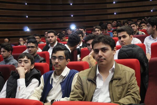 آیین تجلیل از برگزیدگان چهل و دومین دوره مسابقات فرهنگی و هنری دانش‌آموزان شهر تهران