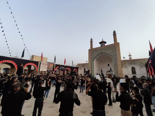 عزاداری زائران و مجاوران حرم مطهر اردهال در شب تاسوعای حسینی
