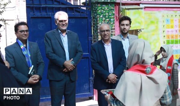 جشن عاطفه‌ها در دبستان دخترانه عفاف ناحیه یک مشهد