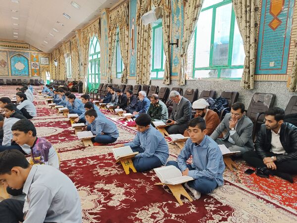 محفل انس با قرآن در تکیه ابوالفضلی مزده