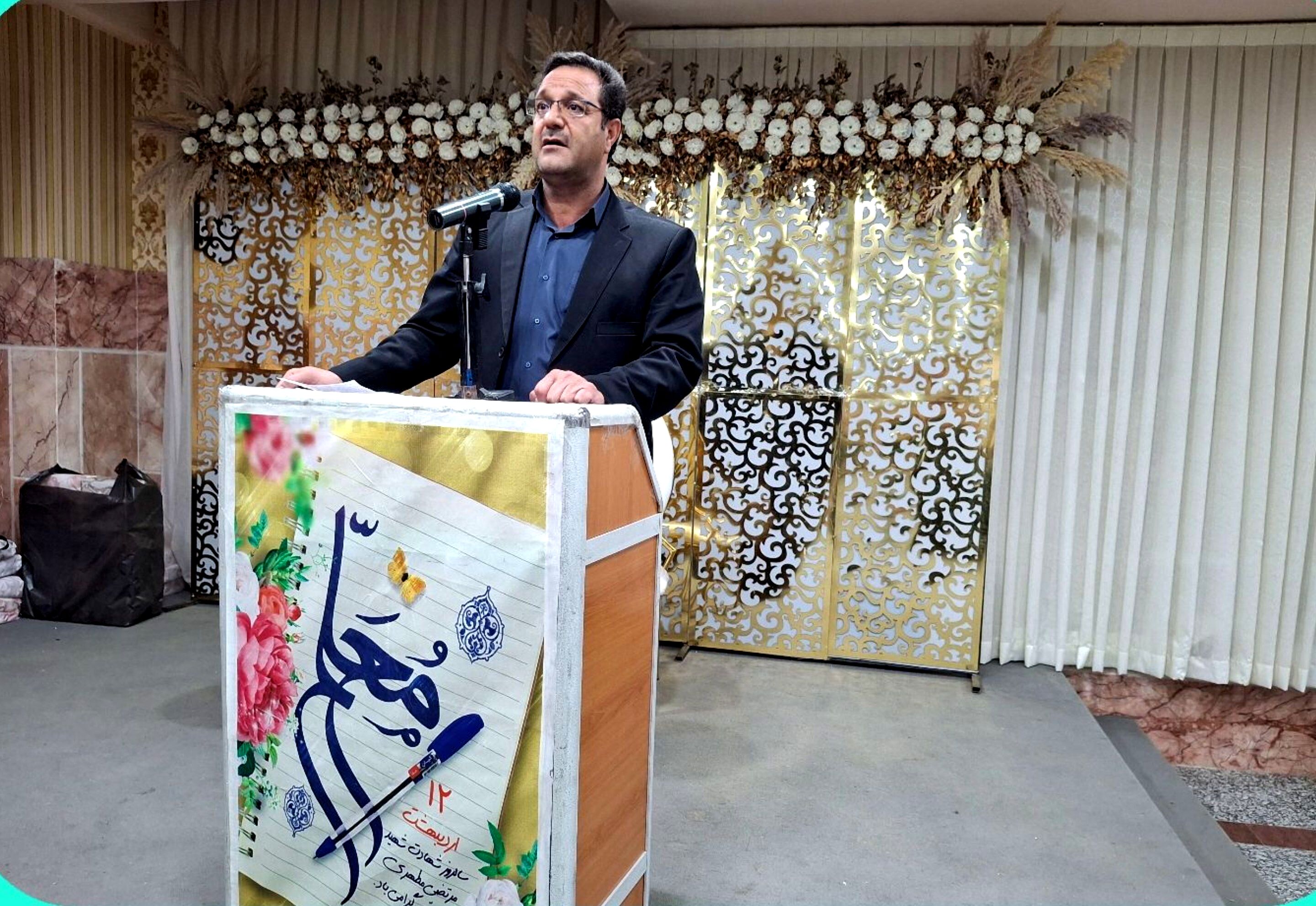 مسیر معلمی مسیر نورانیت است