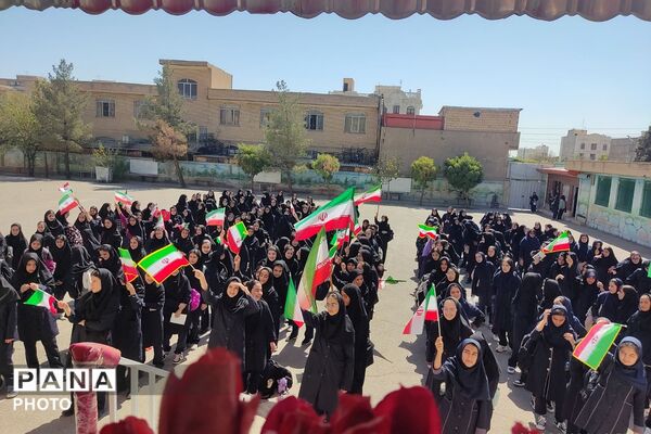 نواخته شدن زنگ مهر در دبیرستان مهدیه فاز ۲ اندیشه شهریار 