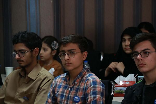 نشست صمیمی دانش‏‌آموز خبرنگاران و نمایندگان مجلس دانش‌آموزی آذربایجان شرقی با علی فلاحتکار