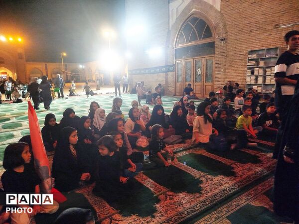 بار دگر سرگرمی کودکان در غرفه کودک مسجد جامع 