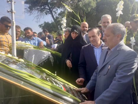 ادای احترام وزیر آموزش و پرورش به مقام شامخ شهدای قزوین