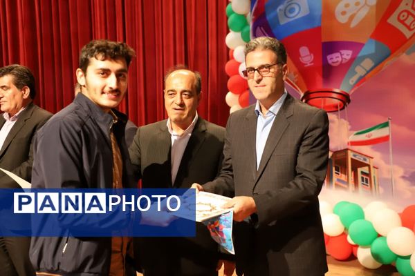 آیین نکوداشت منتخبین مرحله استانی چهل و سومین دوره مسابقات فرهنگی و هنری فردا
