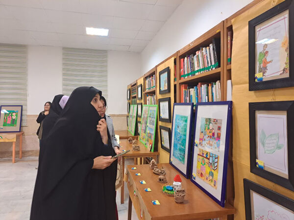 نمایشگاه آثار فرهنگی‌هنری جشنواره «زیر سقف خانه» در قم
