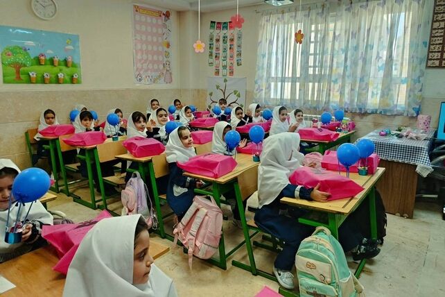 صدای زنگ دانش در باغ شکوفه های دبستان حضرت معصومه(س)،  با آغاز ماه مهر 