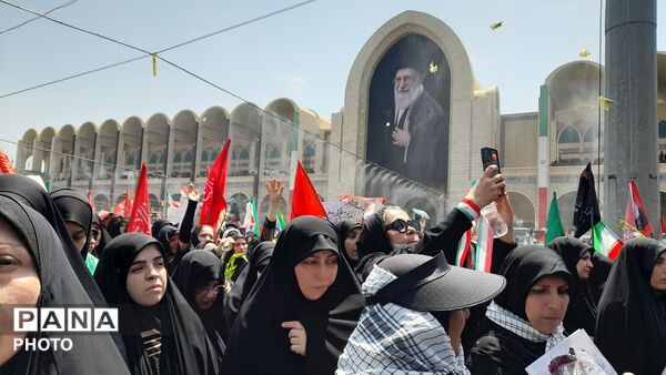 تجدید میثاق با آرمان‌های انقلاب، تهران در سوگِ رهبر شهید یکپارچه سیاه پوش شد