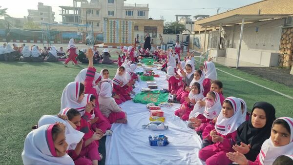 مدرسه‌ای به رنگ انتظار؛ جشن مهدوی در قاب لبخند دانش‌آموزان