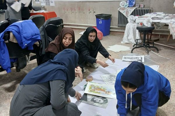 نمایشگاه دست‌سازه‌های خلاق در هنرستان تقوی‌پیشگان بهارستان۲