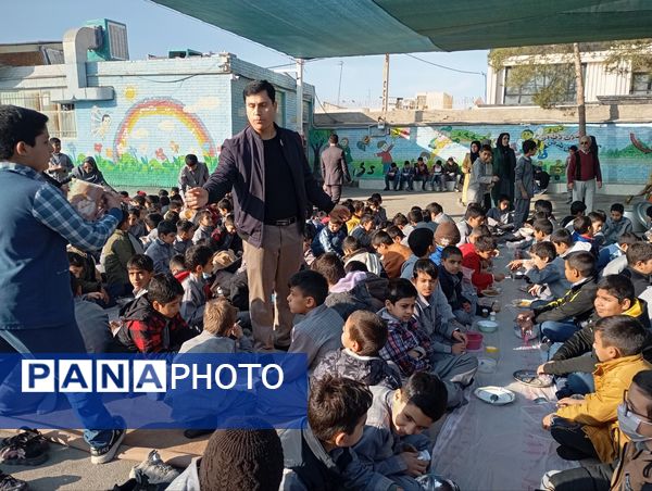 فضایی گرم و پر مهر برای دانش‌آموزان دبستان فضیلت کاشمر در آستانه میلاد دخت پیامبر (ص)