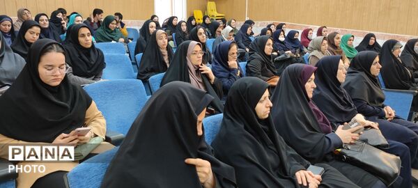 کارگاه آموزشی فرصت های متنوع یادگیری آموزگاران ابتدایی در کانون سمیه شهرستان شیروان 
