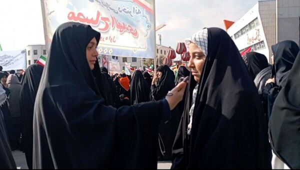 حماسه دانش‌آموزان مشهدی در روز ۱۳ آبان