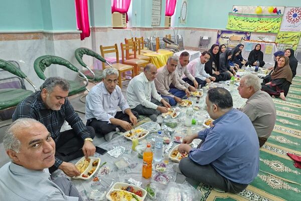 تجلیل از کارکنان دبیرستان متوسطه دوم سمیه شهر سعدآباد