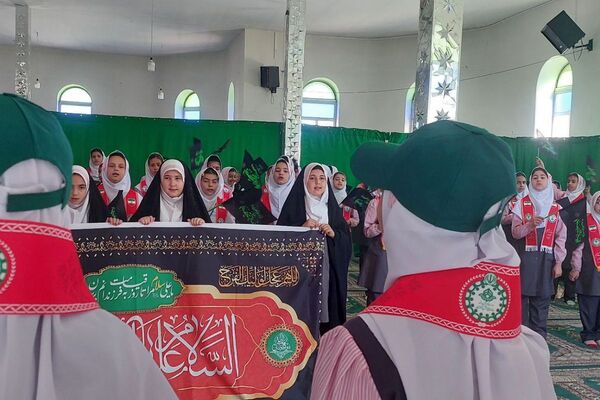 فیروزکوه در سوگ؛ دانش‌آموزان داغ‌دار بانوی دو عالم شدند