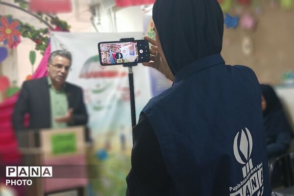تجلیل از برگزیدگان جشنواره هنری فردا و المپیاد ورزشی در دبستان رضوان بهارستان‌دو