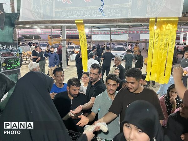 خدمت شبانه‌روزی موکب مرکزی اربعین دهلران به زوار امام حسین (ع)