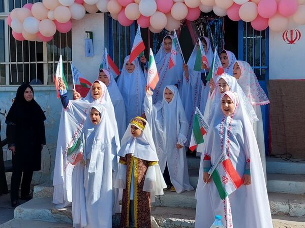 نواختن زنگ مهر در مدارس شهرستان خرم‌دره 