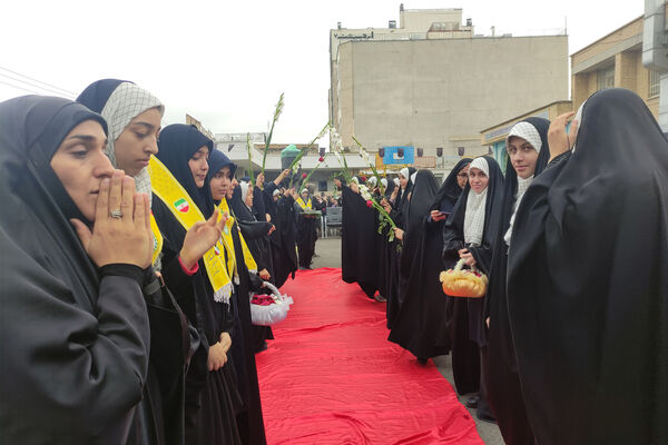 تشییع شهید گمنام در مدارس ناحیه 4 شیراز