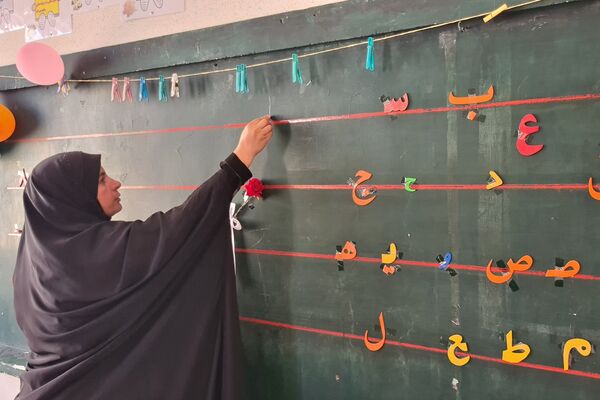 آیین نواختن زنگ ایثار و مقاومت در مدارس آباده