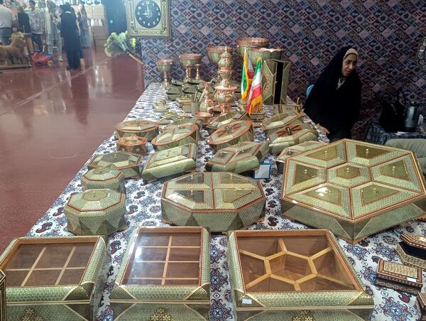 یازدهمین نمایشگاه گل و گیاه، صنایع دستی و سوغات اقوام ایرانی در اصفهان