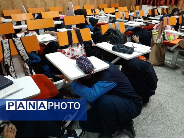  مانور زلزله در مدرسه مصلی نژاد حضرت زهرا(س)