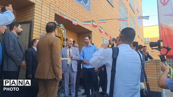 بازدید مسئولان ناحیه چهار قم از مدرسه سرای ایرانی