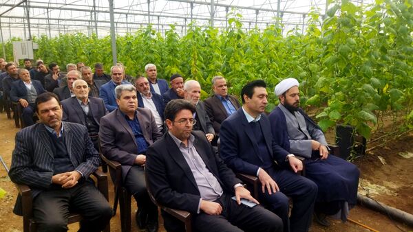 بازدید از گلخانه نمونه خسروشاه در هفته بسیج