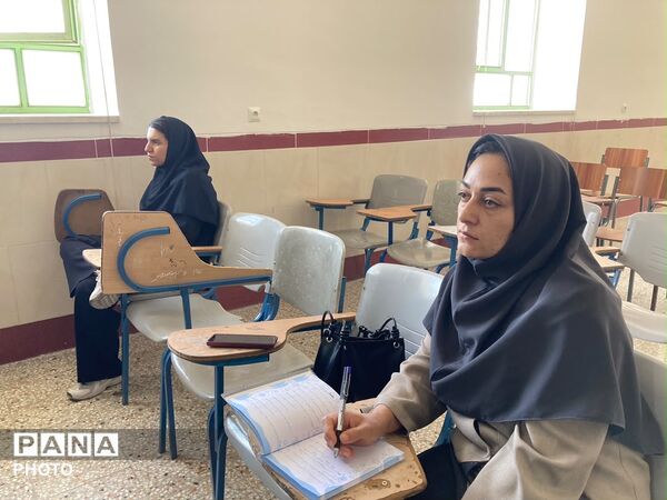 همایش تخصصی انتخاب رشته کنکور سراسری در دبیرستان انقلاب اسلامی شهرستان خاتم  