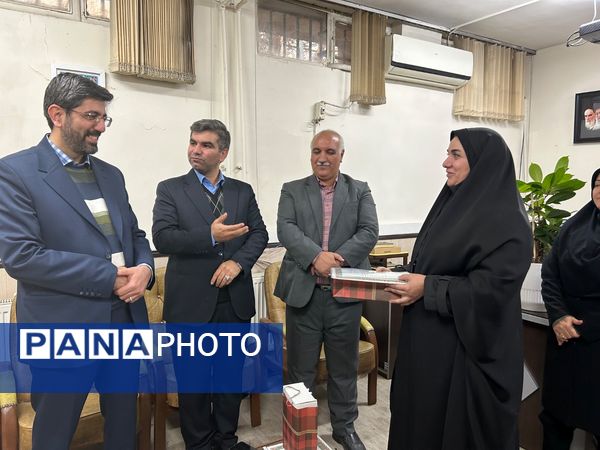  تقدیر از راهبران قطبی سازمان دانش اموزی شهرستانهای تهران