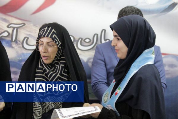 دیدار نماینده مردم ساری و میاندرود در مجلس شورای اسلامی با دانش‌آموزان مازندران