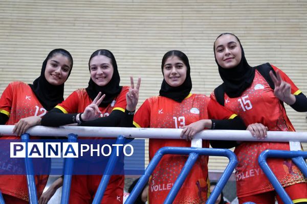 پایان اردوی انتخابی تیم ملی والیبال دانش‌آموزی دختران و پسران در خوزستان