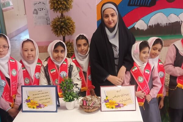 جشن سپیدپوشان مهربانی در مدرسه «بنت الهدی» شهرستان فیروزکوه 
