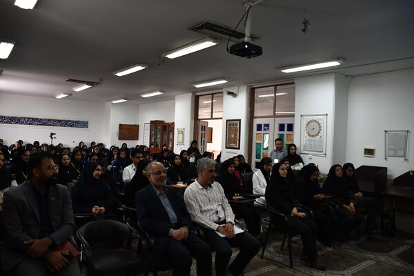 استقبال با شکوه از دانش‌آموز قهرمان و مربیان آموزش و پرورش عشایر فارس