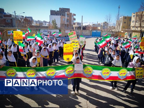 زنگ انقلاب در دبستان مهرعلی نادیپور، طنین‌انداز شد