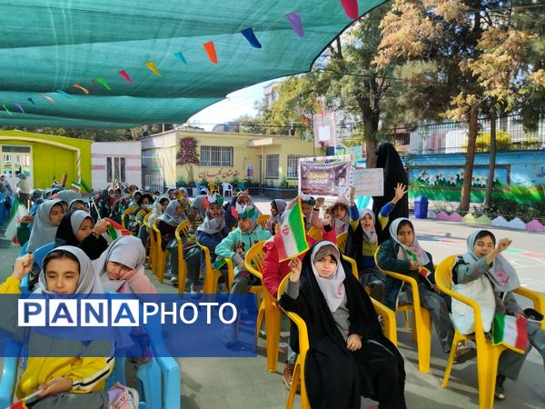 زنگ روز دانش آموز و تسخیر لانه جاسوسی دشمن در دبستان دخترانه شاهد شهید ناصری 