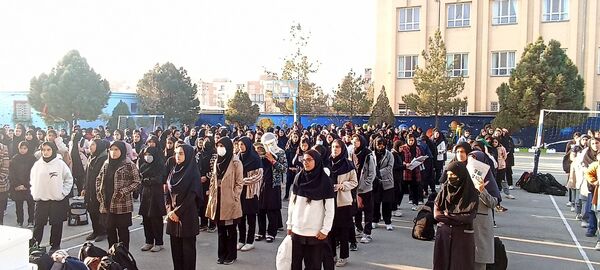 گذری برصبح‌گاه دبیرستان وکیلی ۹