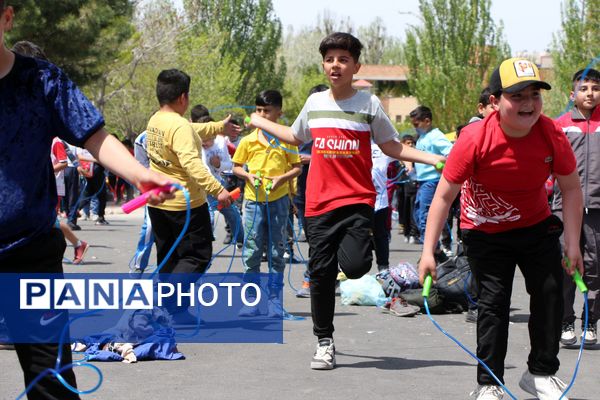بزرگ‌ترین همایش طناب‌زنی دانش‌‌آموزی در تبریز