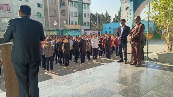 نواختن زنگ قانون اساسی در مدرسه فرنو