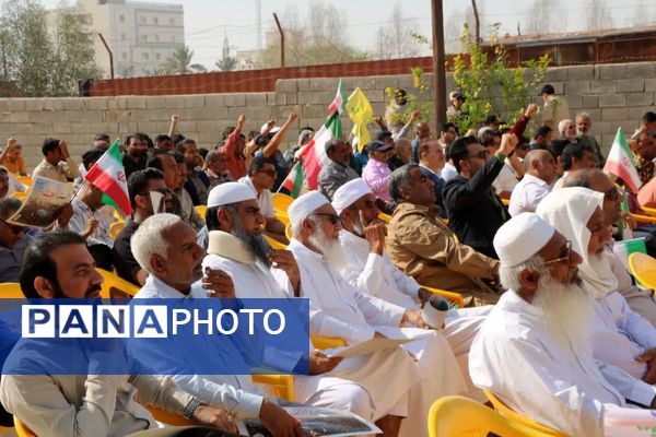 مردم بندرخمیر با حضور یکپارچه در ۲۲ بهمن اقتدار خود را فریاد زدند