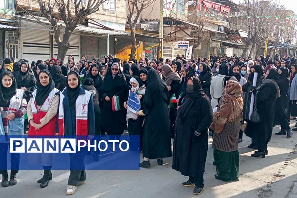 راهپیمایی یوم‌الله ۲۲بهمن با حضور گسترده مردم و نهادها در بانه