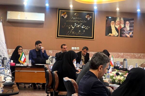 نشست هم‌اندیشی معاونین آموزش متوسطه در اداره رباط‌کریم