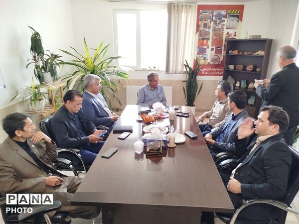 بازدید فرماندار  از شرکت زرین‌فلز کاشمر