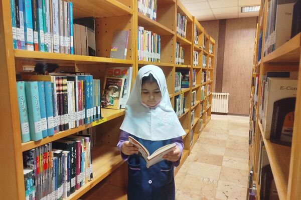  پیوند دانش‌آموزان دبستان سرای دانش با فرهنگ کتاب و کتابخوانی