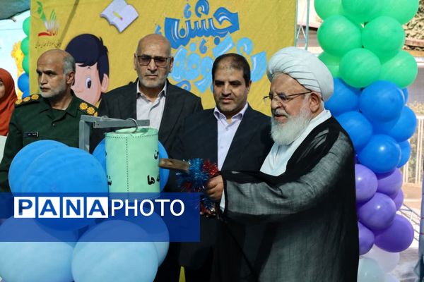 نواخته شدن زنگ شکوفه‌ها در دبستان محمد مهدی صالحی یزد