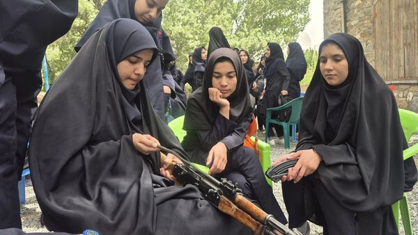 برگزاری اردوی عملی درس آمادگی دفاعی دانش‌آموزان در اردوگاه پنجعلی شازند